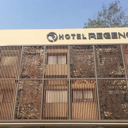 Hotel Regency Szúrat Kültér fotó