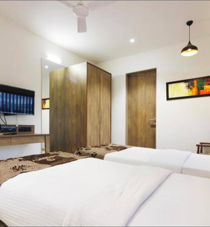 Hotel Regency Szúrat Kültér fotó