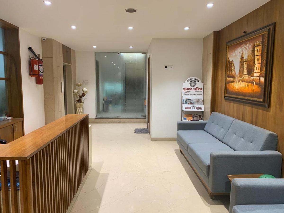 Hotel Regency Szúrat Kültér fotó